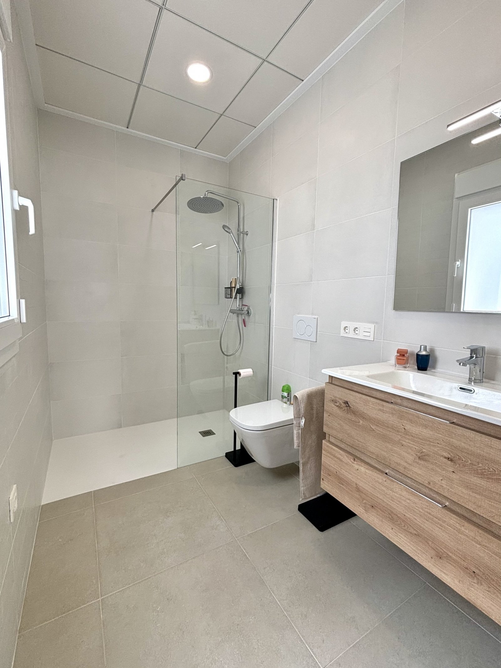  In der charmanten Stadt Benijófar gelegen, bietet dieses exklusive Ensemble freistehender Häuser eine einzigartige Gelegenheit für diejenigen, die ei