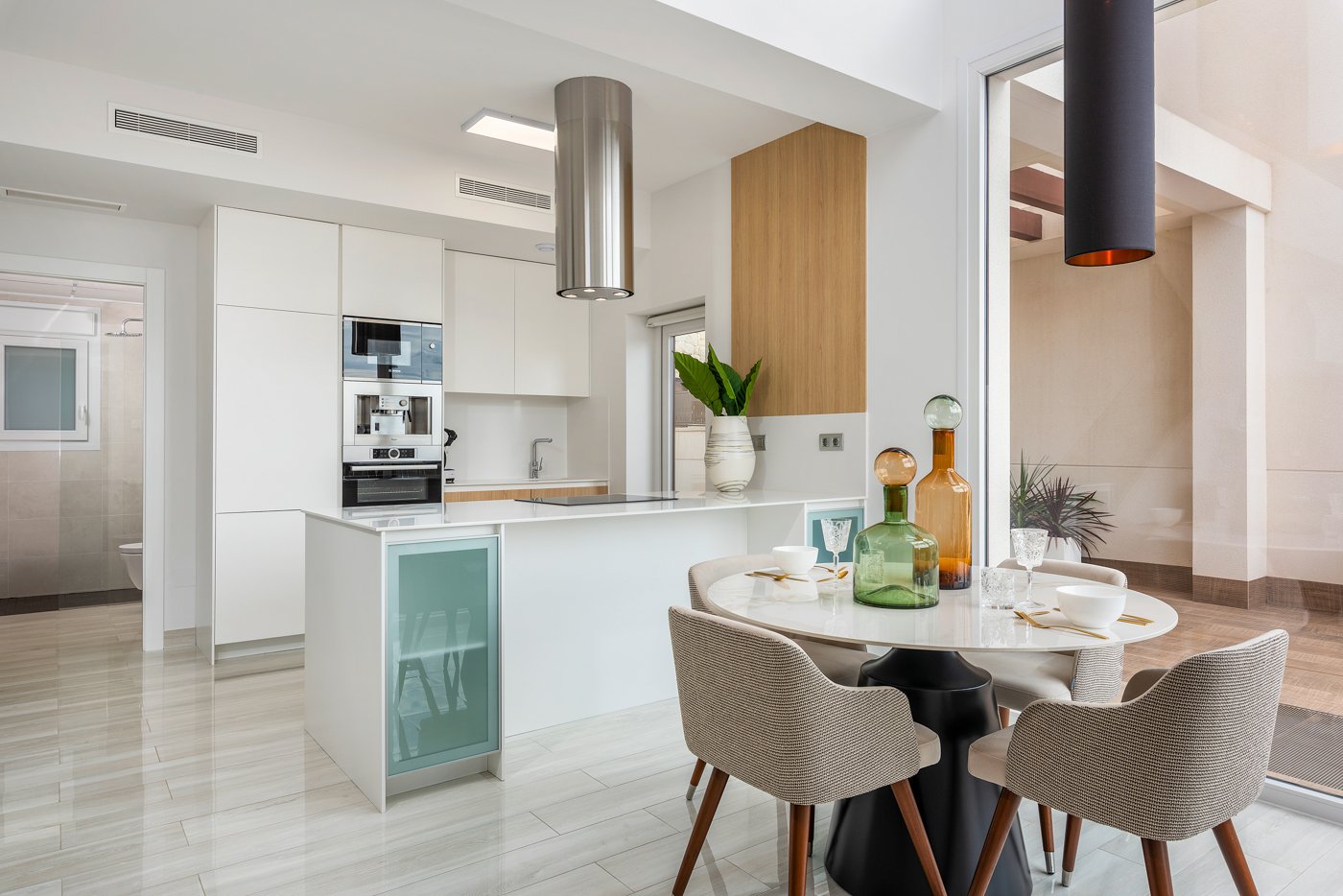  In der charmanten Stadt Ciudad Quesada gelegen, bietet diese exklusive Sammlung von 6 unabhängigen Immobilien eine privilegierte Umgebung mit Meerbli