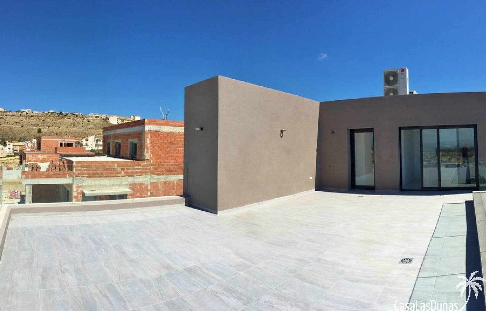  Diese Luxusvillen werden in Benijofar gebaut. Die Fotos zeigen eine Reihe von Optionen, daher kann Ihre Wahl leicht abweichen.
 Die Häuser verfügen ü