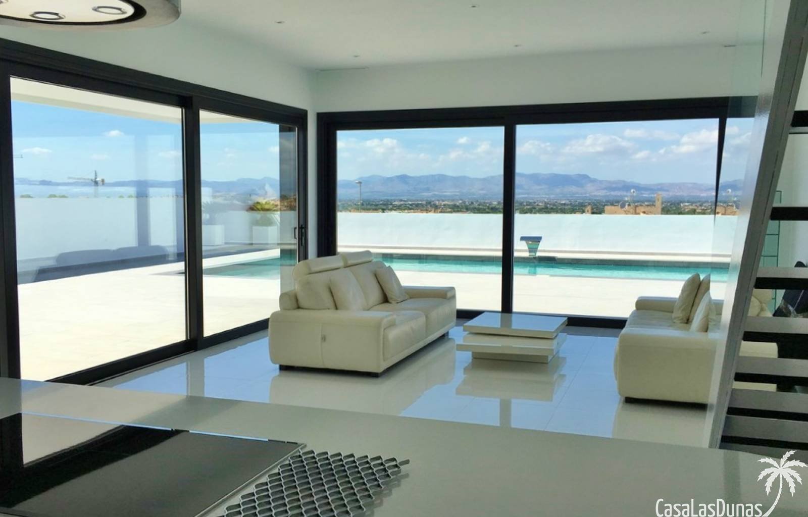  Diese Luxusvillen werden in Benijofar gebaut. Die Fotos zeigen eine Reihe von Optionen, daher kann Ihre Wahl leicht abweichen.
 Die Häuser verfügen ü