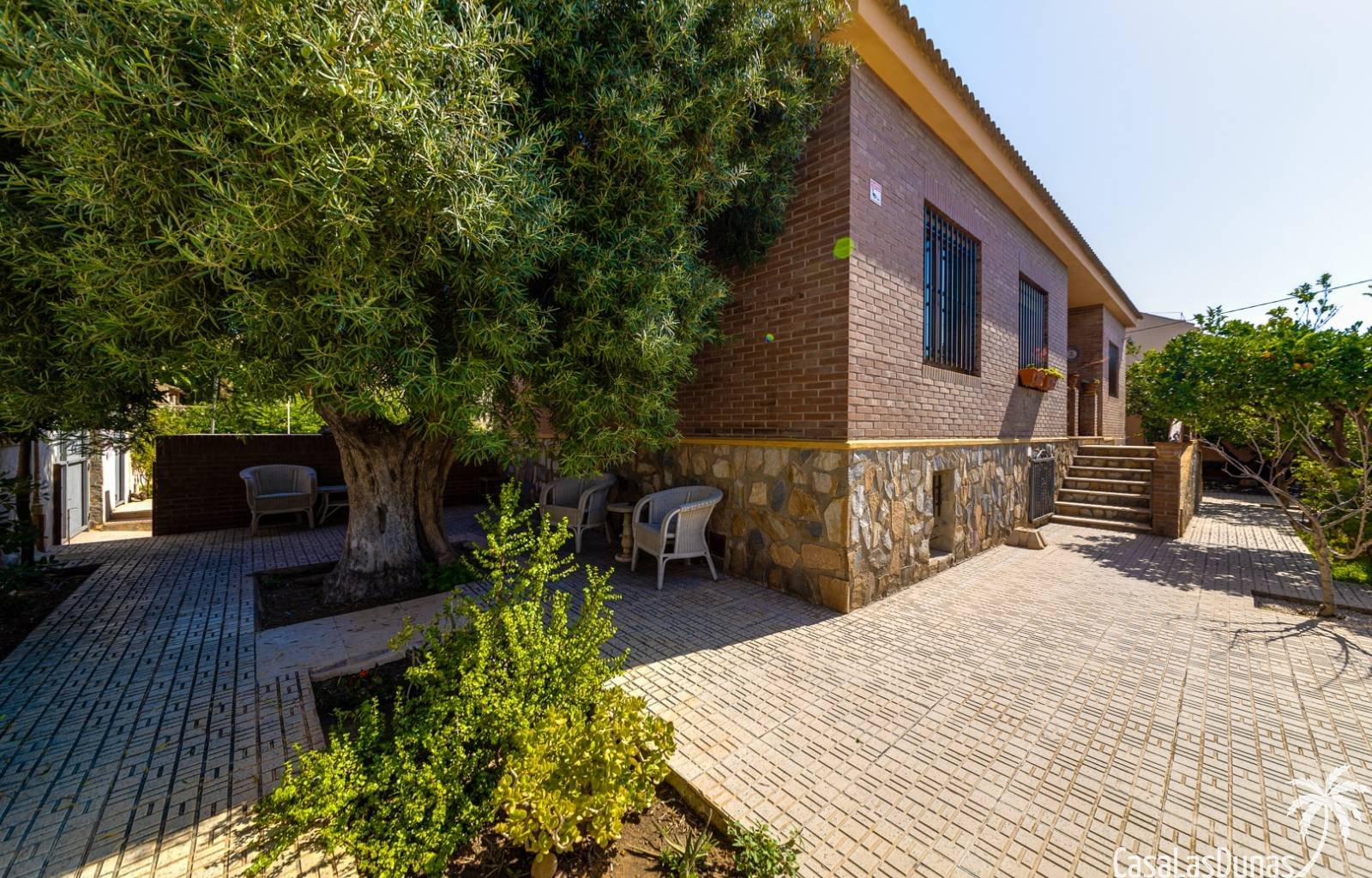 La Mata:  Eine Top-Lage und Platz, das finden Sie hier. Dies ist eine fantastische Gelegenheit, ein großes Grundstück mit einem Einfamilienhaus zu erwerben, nu 