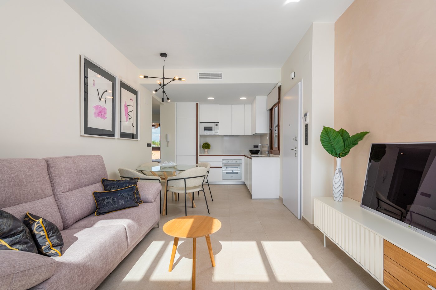 In der charmanten Stadt Torrevieja gelegen, bietet dieser Wohnkomplex eine Auswahl von 42 Immobilien, darunter Bungalows, High-Bungalows und Low-Bung