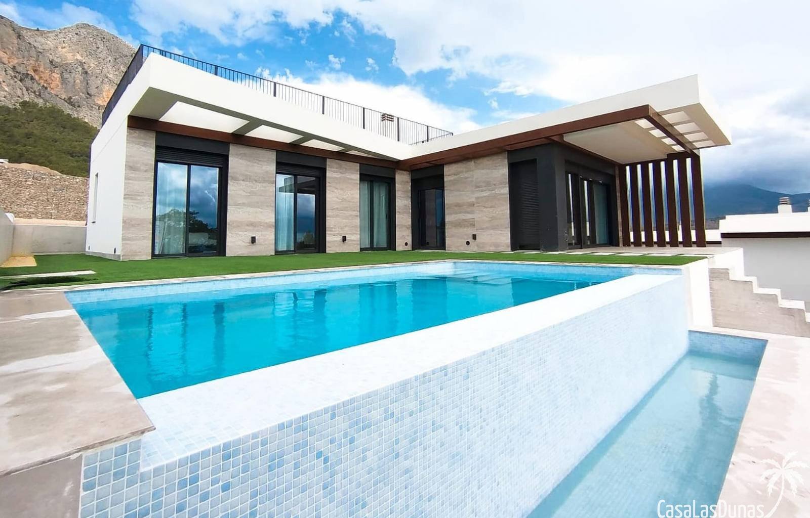 Polop:  Suchen Sie eine geräumige und moderne Villa mit Meerblick? Diese Häuser werden in Polop gebaut, einem Dorf in den Bergen in der Nähe von Benidorm. Si 