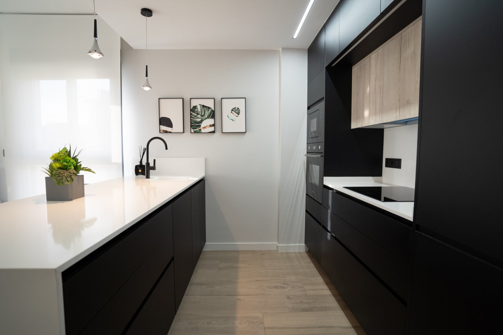 In der charmanten Gemeinde Pilar de la Horadada gelegen, bietet dieser Wohnkomplex eine Auswahl von 22 High-Bungalow und Low-Bungalow Wohnungen. Dies