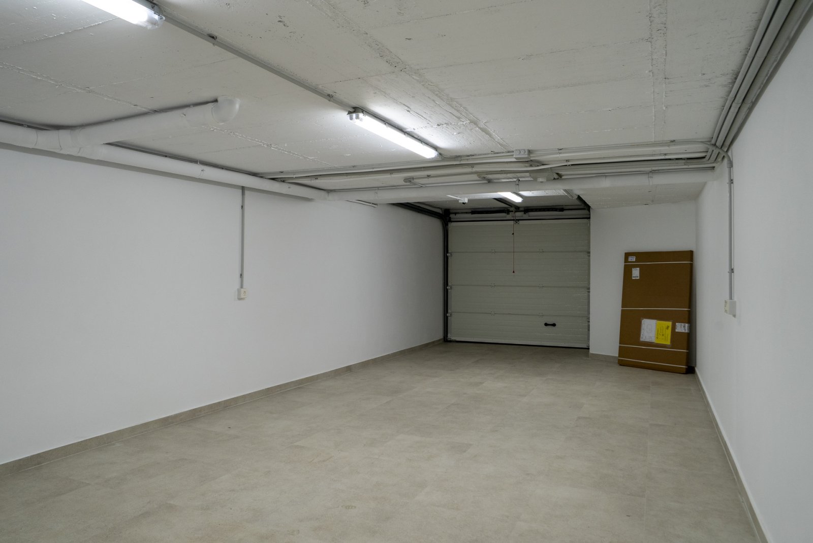  In der charmanten Stadt Coloma gelegen, bietet dieser exklusive Wohnkomplex sechs unabhängige Häuser, die für diejenigen entworfen wurden, die ein Gl