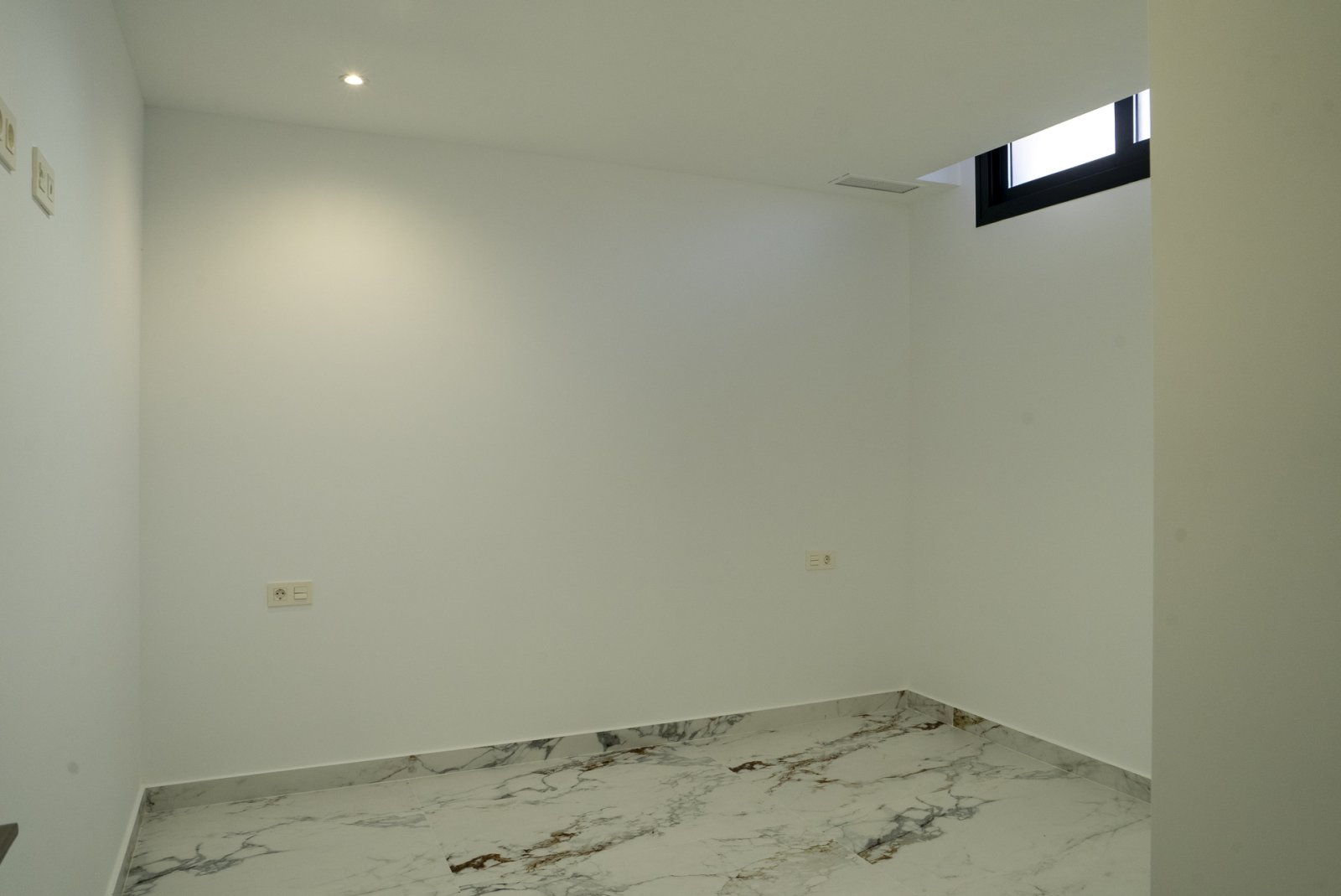  In der charmanten Stadt Coloma gelegen, bietet dieser exklusive Wohnkomplex sechs unabhängige Häuser, die für diejenigen entworfen wurden, die ein Gl