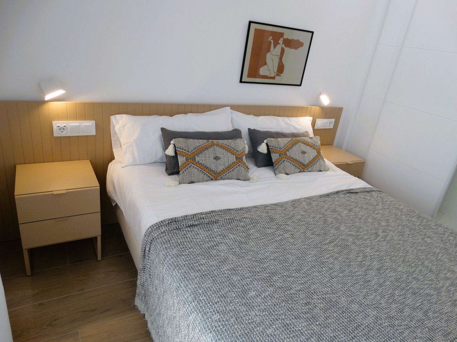 Im charmanten Ort Pilar de la Horadada gelegen, bietet diese Wohnanlage eine Auswahl von 28 Bungalows, die darauf ausgelegt sind, die Bedürfnisse der