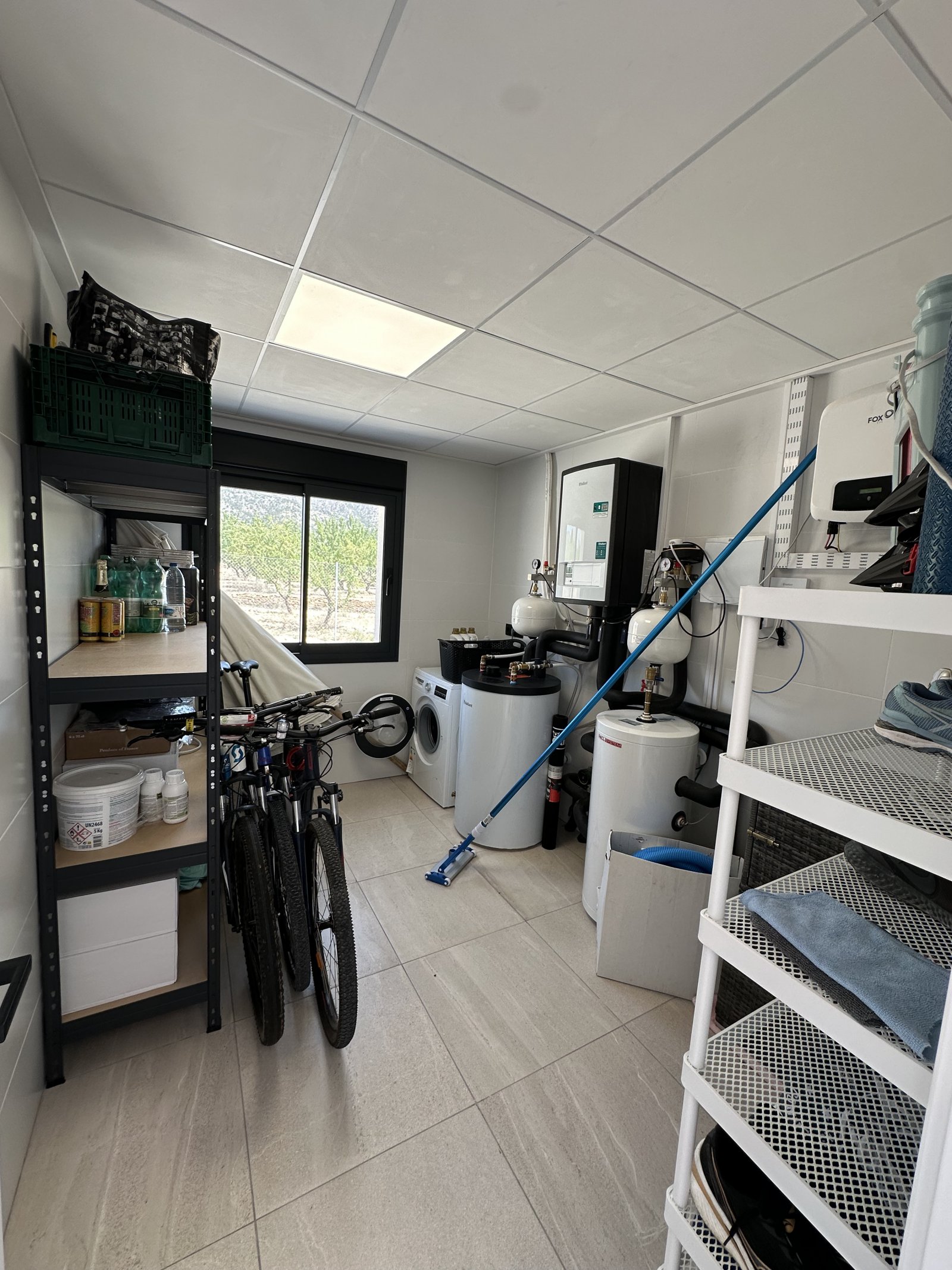 In der charmanten Ortschaft Pinoso gelegen, bietet diese exklusive Sammlung von 13 Einfamilienhäusern eine ideale Umgebung für diejenigen, die Ruhe u