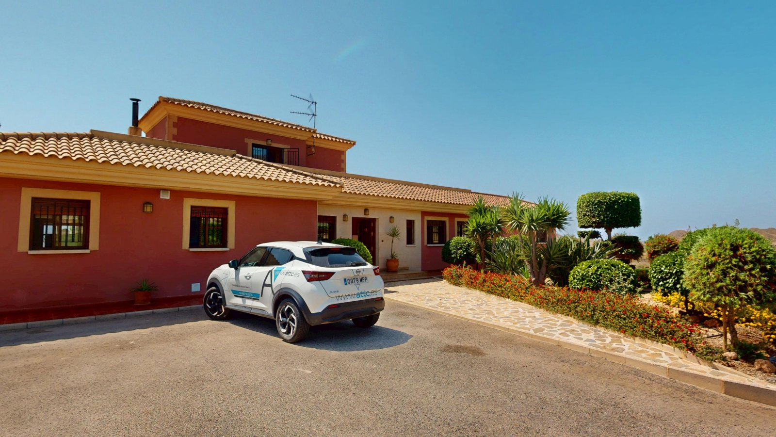  In der charmanten Stadt Águilas gelegen, bietet dieses freistehende Chalet ein außergewöhnliches Wohnerlebnis mit Meerblick. Die Immobilie befindet s