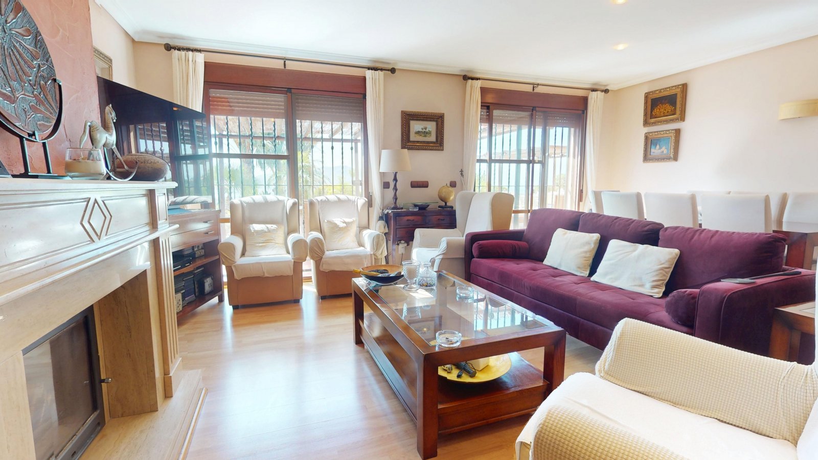  In der charmanten Stadt Águilas gelegen, bietet dieses freistehende Chalet ein außergewöhnliches Wohnerlebnis mit Meerblick. Die Immobilie befindet s