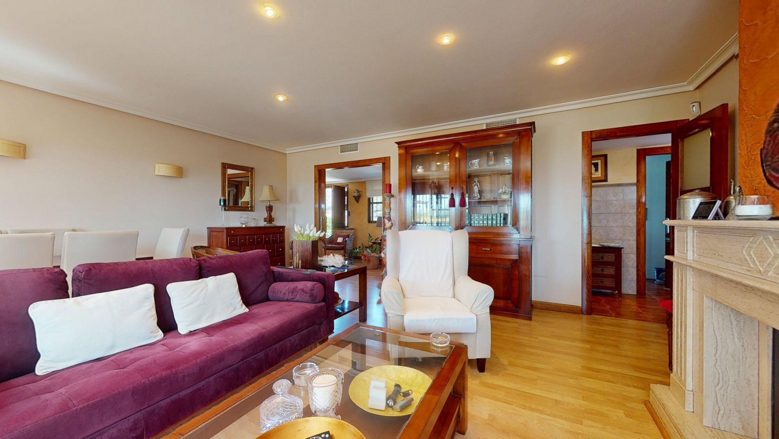  In der charmanten Stadt Águilas gelegen, bietet dieses freistehende Chalet ein außergewöhnliches Wohnerlebnis mit Meerblick. Die Immobilie befindet s