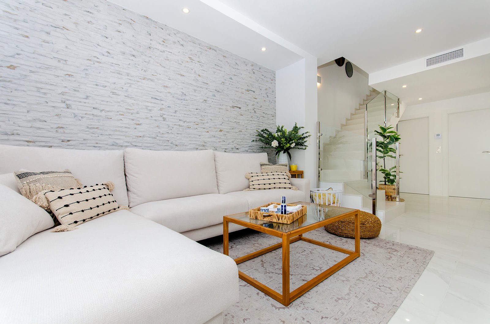  In der charmanten Stadt Orihuela gelegen, bietet dieser Wohnkomplex 39 unabhängige Häuser, die durch ihr modernes und funktionales Design hervorstech