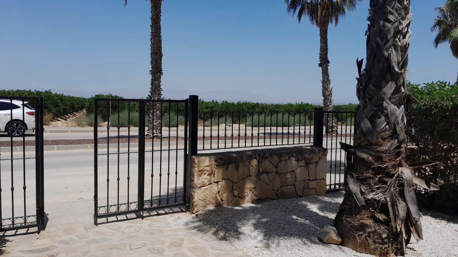 Wunderschöne, nach Süden ausgerichtete Doppelhaushälfte in La Finca Golf, Algorfa.
Wir freuen uns, Ihnen diese bezugsfertige 100 m² große D