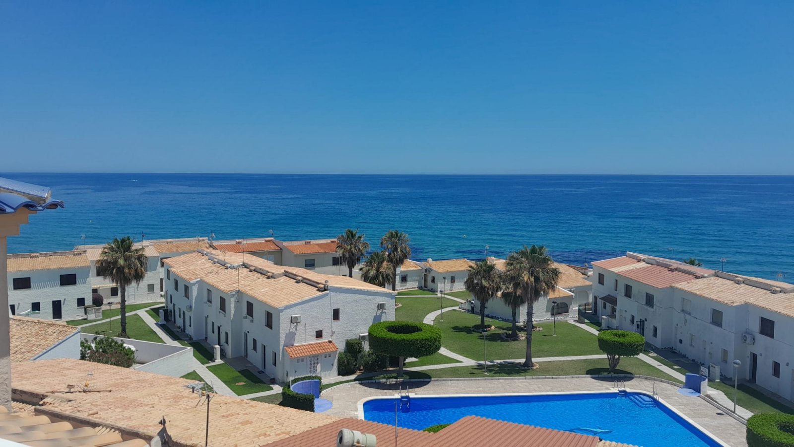  WOW!! Spektakuläre Penthouse-Wohnung direkt am Meer mit herrlichem Meerblick in Playa Flamenca Beach!  Dieses 1-Schlafzimmer (ursprünglich 2 Schlafzi