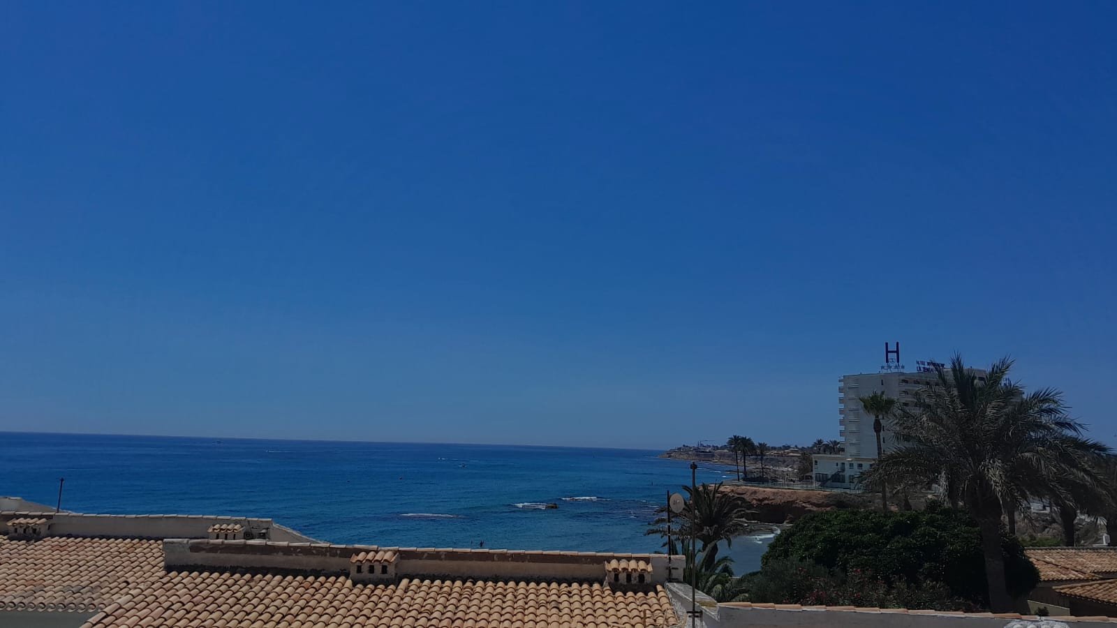  WOW!! Spektakuläre Penthouse-Wohnung direkt am Meer mit herrlichem Meerblick in Playa Flamenca Beach!  Dieses 1-Schlafzimmer (ursprünglich 2 Schlafzi