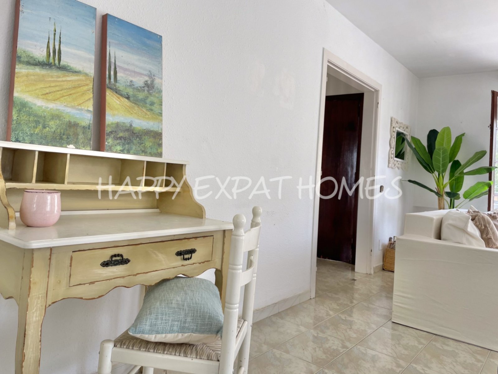 Unglaubliches Doppelhaus mit TOURISTISCHER LIZENZ und privatem Wald. Mit etwas Liebe und einigen Renovierungen hat diese Immobilie das Potenzial, eine