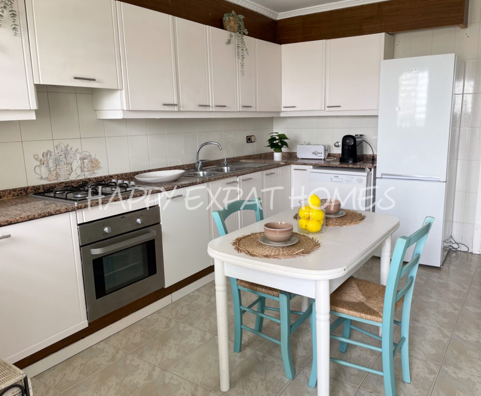 Unglaubliches Doppelhaus mit TOURISTISCHER LIZENZ und privatem Wald. Mit etwas Liebe und einigen Renovierungen hat diese Immobilie das Potenzial, eine