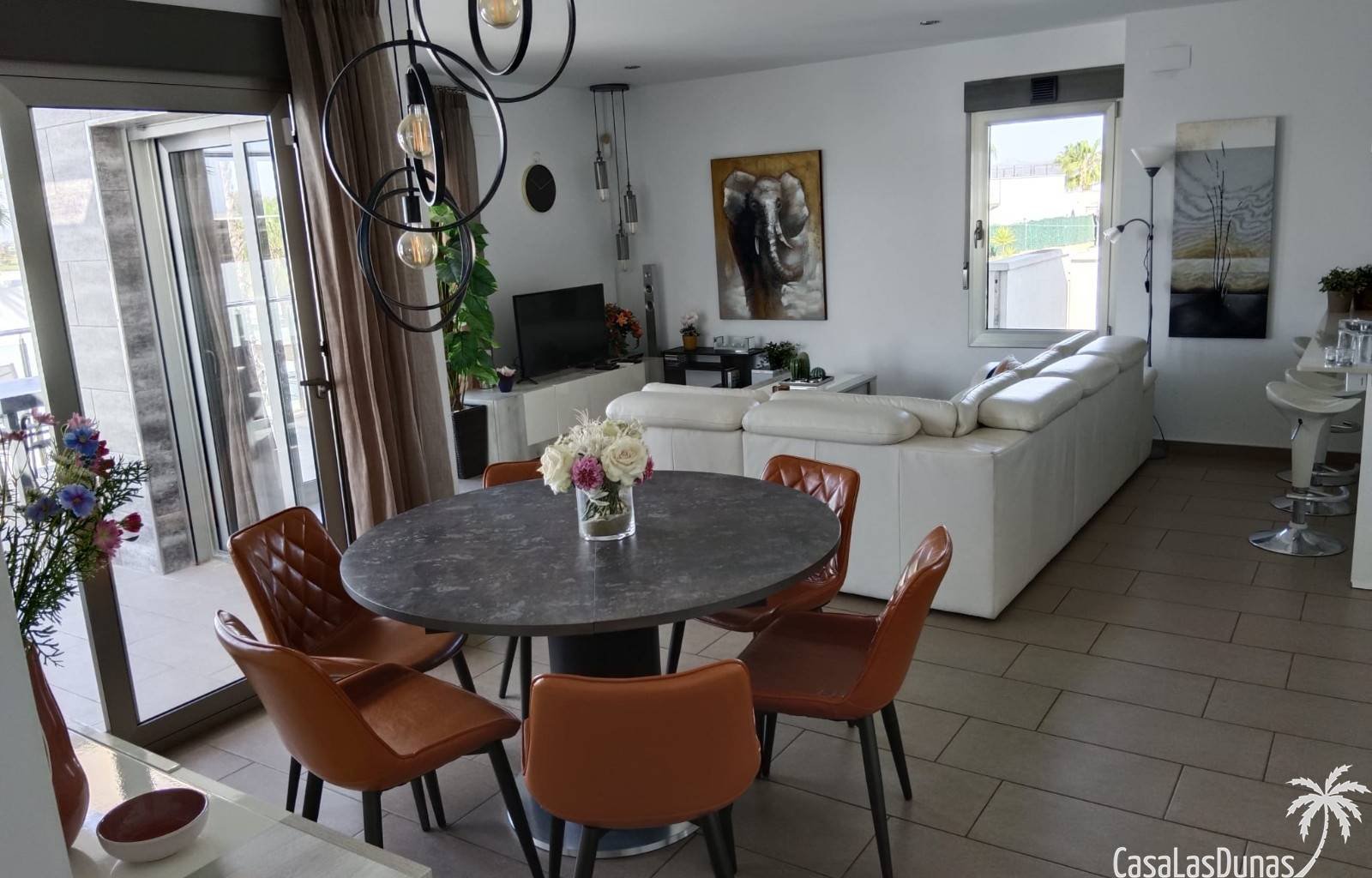 **Angebot: Luxus-Ferienvilla in La Marina**
Bei diesem Objekt erhalten Sie bei Anreise innerhalb von 2 Wochen 10 % Rabatt, sofern es noch verfügbar