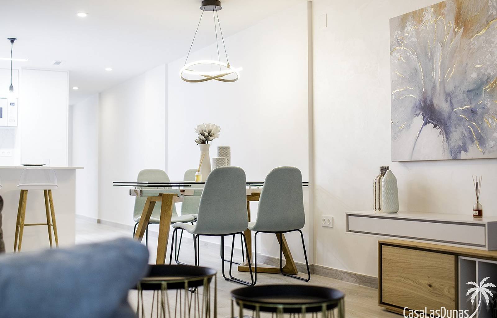 Dieses Neubauprojekt befindet sich im Zentrum von Orihuela, einem Gebäude mit 6 Etagen, in dem sich zwei Häuser pro Etage befinden, von denen das let