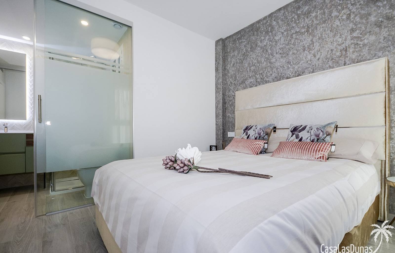 Dieses Neubauprojekt befindet sich im Zentrum von Orihuela, einem Gebäude mit 6 Etagen, in dem sich zwei Häuser pro Etage befinden, von denen das let