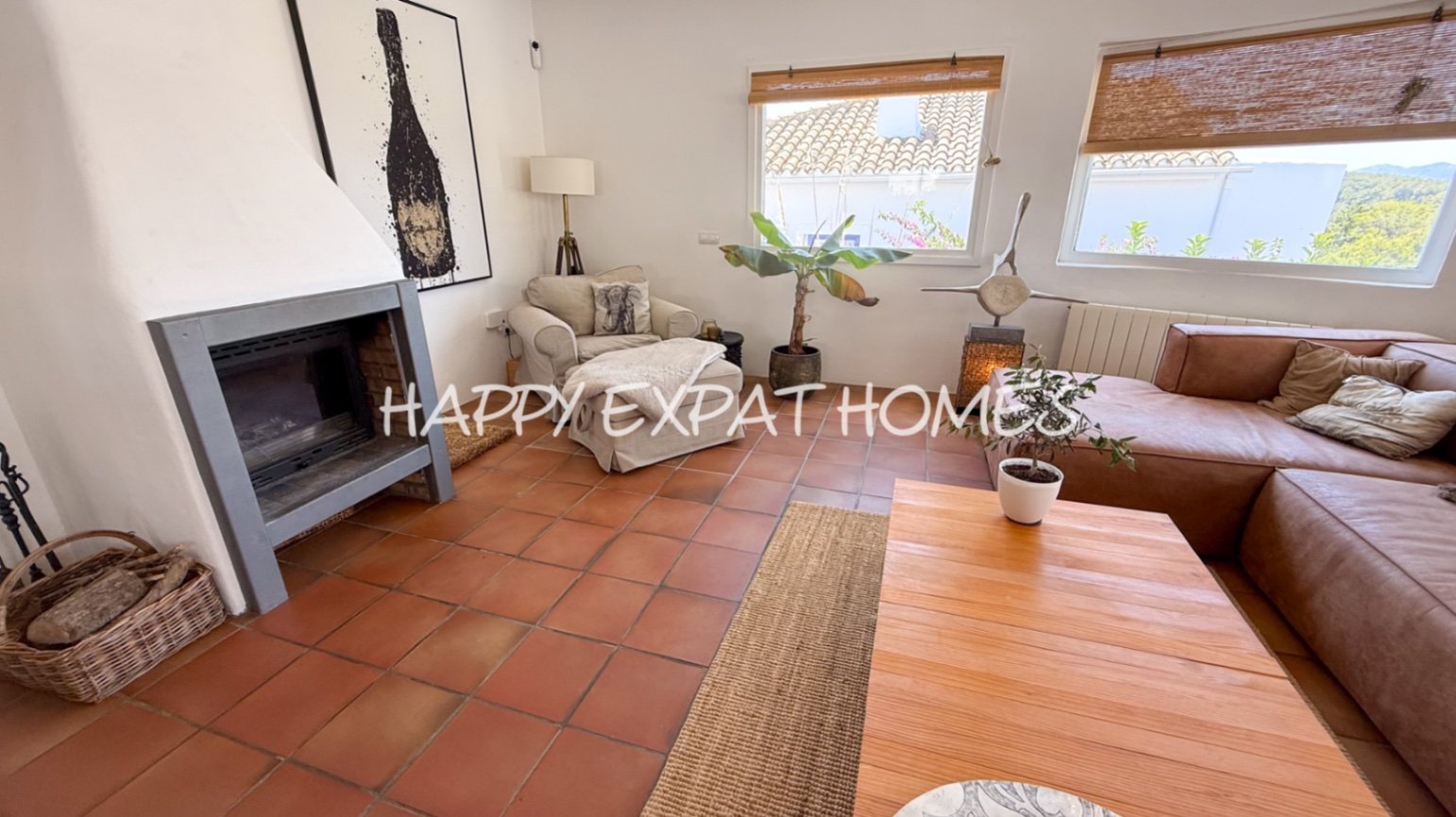 Dieses komplett möblierte Haus in einem perfekten Wartungszustand befindet sich in den ruhigen Hügeln von Olivella und bietet beeindruckende Ausblicke