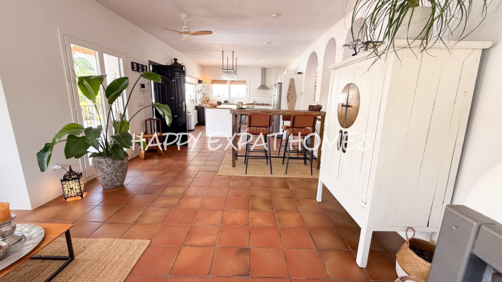 Dieses komplett möblierte Haus in einem perfekten Wartungszustand befindet sich in den ruhigen Hügeln von Olivella und bietet beeindruckende Ausblicke