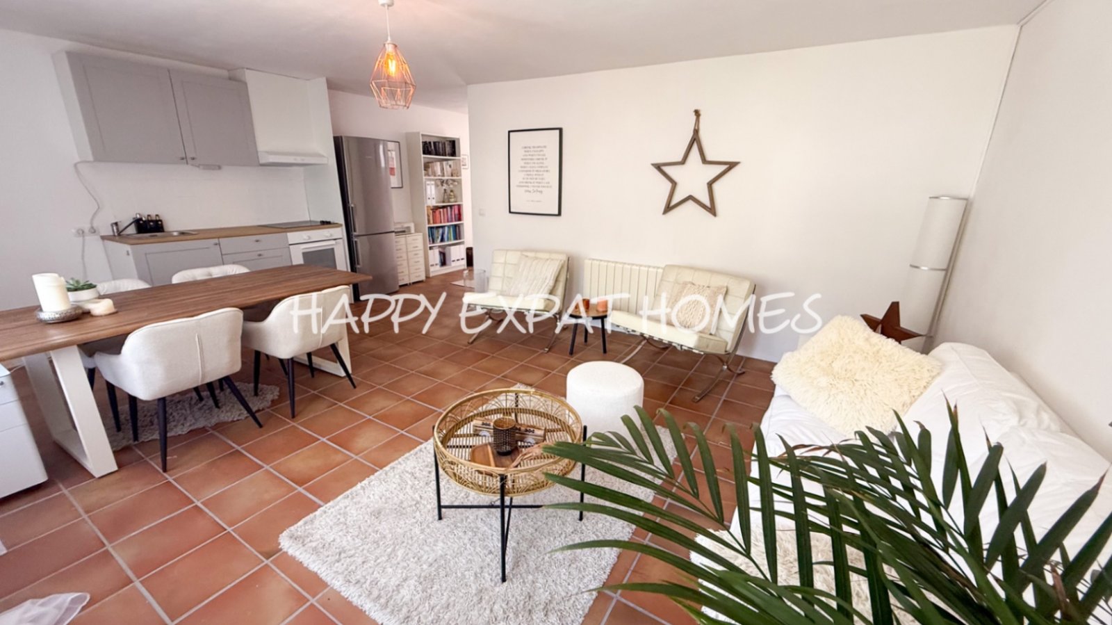 Dieses komplett möblierte Haus in einem perfekten Wartungszustand befindet sich in den ruhigen Hügeln von Olivella und bietet beeindruckende Ausblicke