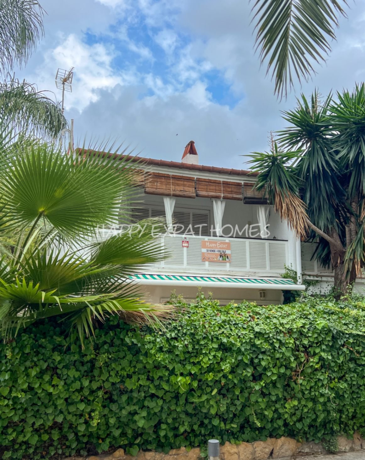 Diese Ein-Zimmer-Wohnung befindet sich an einem unschlagbaren Standort: die Straße Sant Muç ist berühmt dafür, eine exklusive Oase des Friedens in zwe