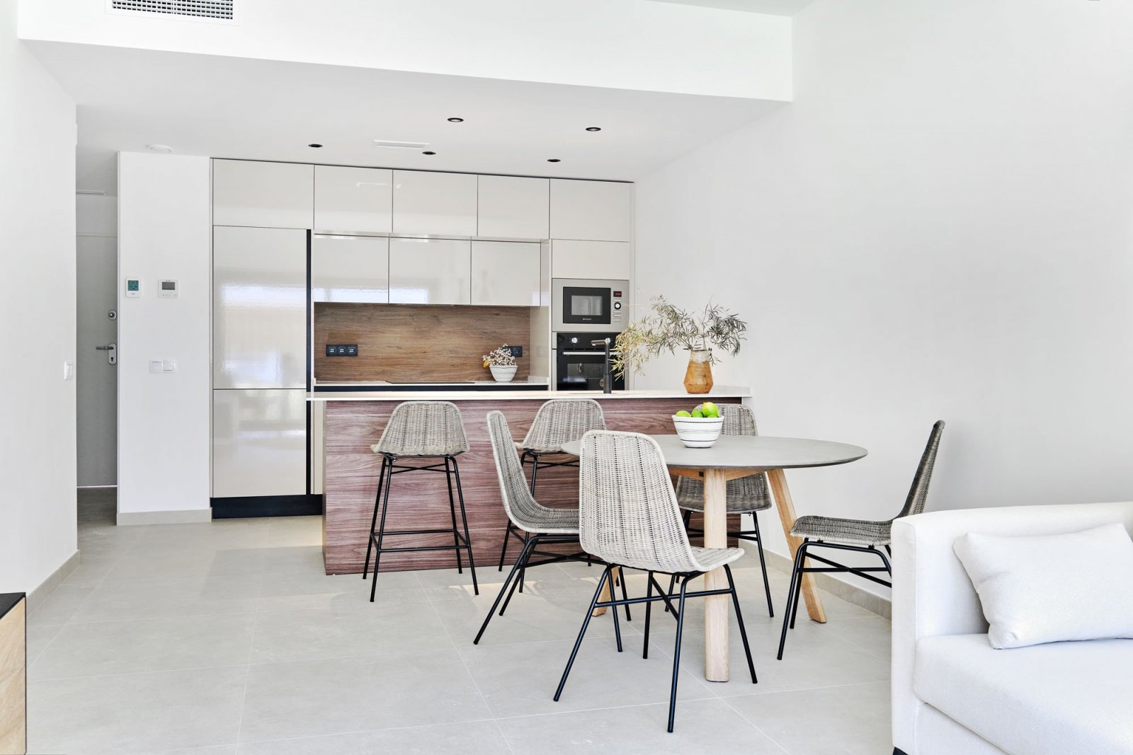 In der charmanten Stadt Torrevieja gelegen, bietet diese Wohnanlage eine Auswahl von 55 Bungalows, die darauf ausgelegt sind, die Bedürfnisse derjeni