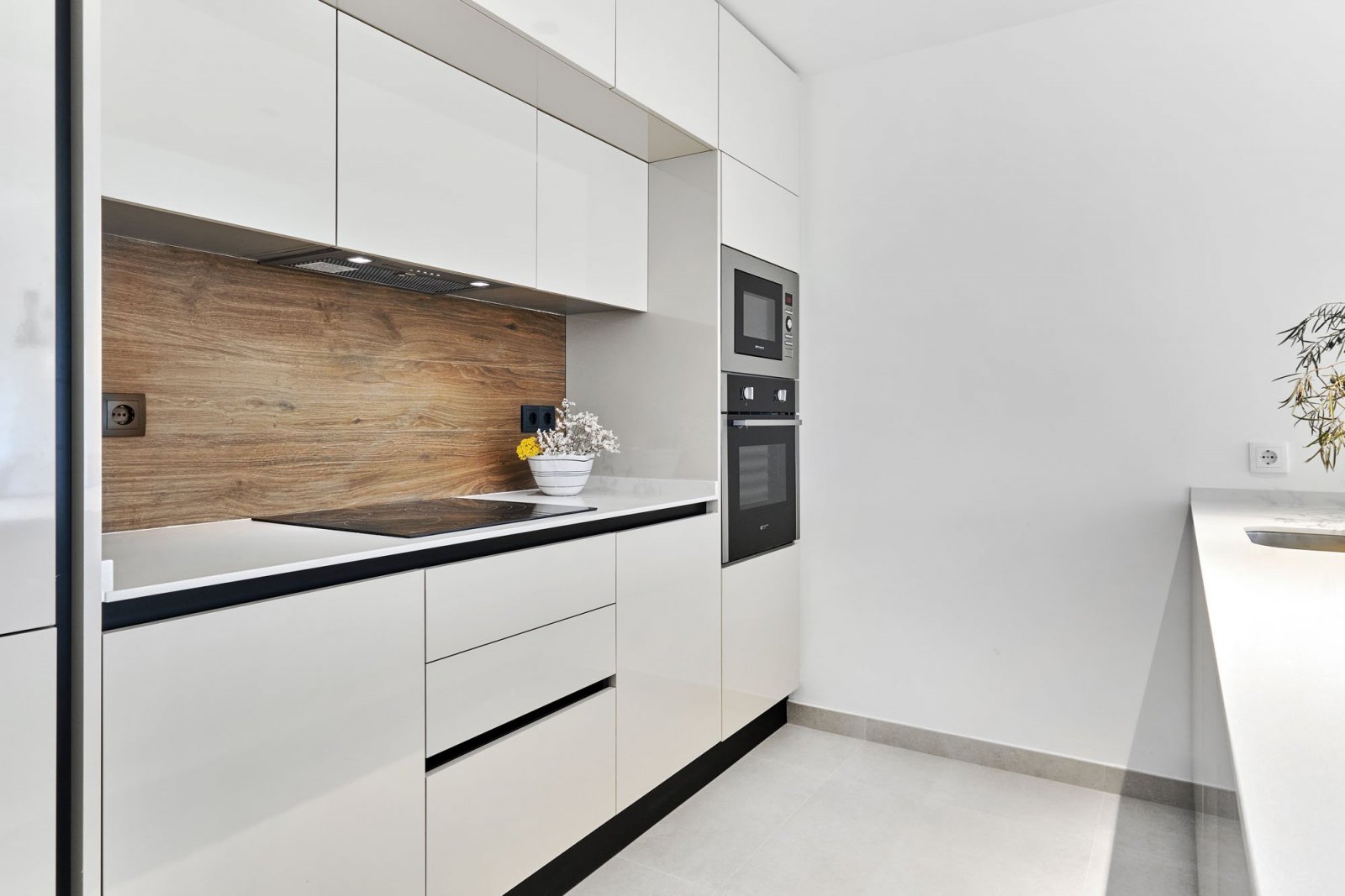 In der charmanten Stadt Torrevieja gelegen, bietet diese Wohnanlage eine Auswahl von 55 Bungalows, die darauf ausgelegt sind, die Bedürfnisse derjeni