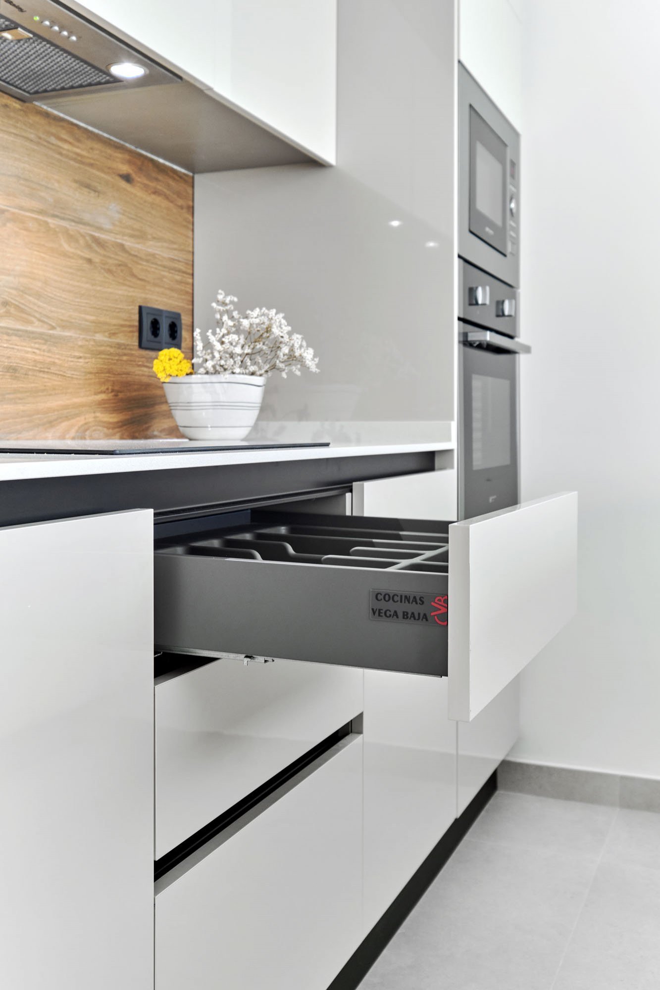 In der charmanten Stadt Torrevieja gelegen, bietet diese Wohnanlage eine Auswahl von 55 Bungalows, die darauf ausgelegt sind, die Bedürfnisse derjeni