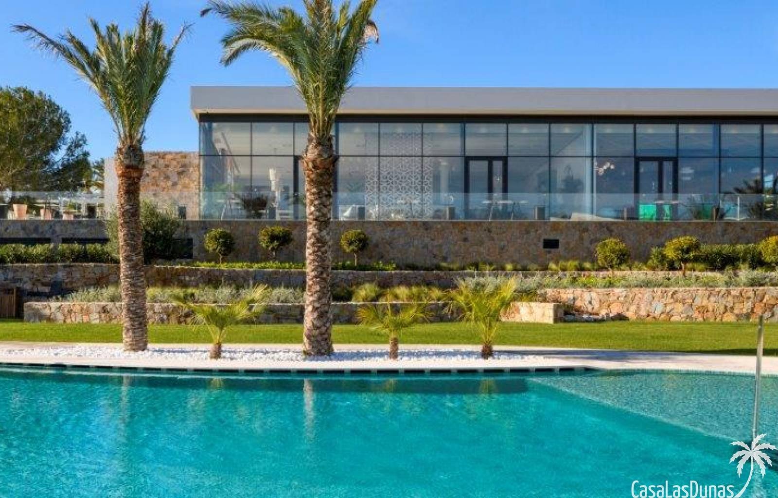  Jede Villa wurde für den Luxusmarkt entworfen und verfügt über eine sehr hochwertige und zeitgemäße Ausstattung mit großen, geräumigen Terrassen, und