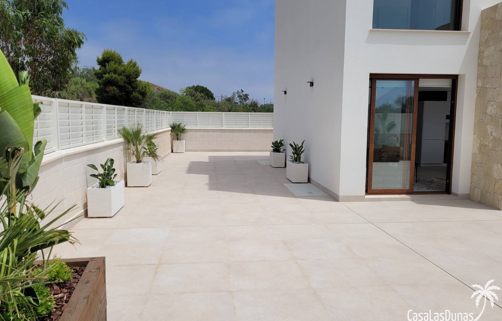 In dieser wunderschönen Villa am Strand atmen Sie Meer, Wärme, aber vor allem Fantasie und Ruhe. Es ist nur 200 Meter (!) von einem wunderschönen Str