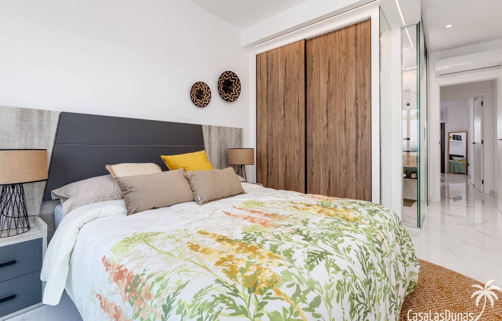 Oasis Beach XV ist ein Komplex von 130 Apartments, die die Wahl zwischen zwei oder drei Schlafzimmern und zwei Badezimmern haben, die um eine große G