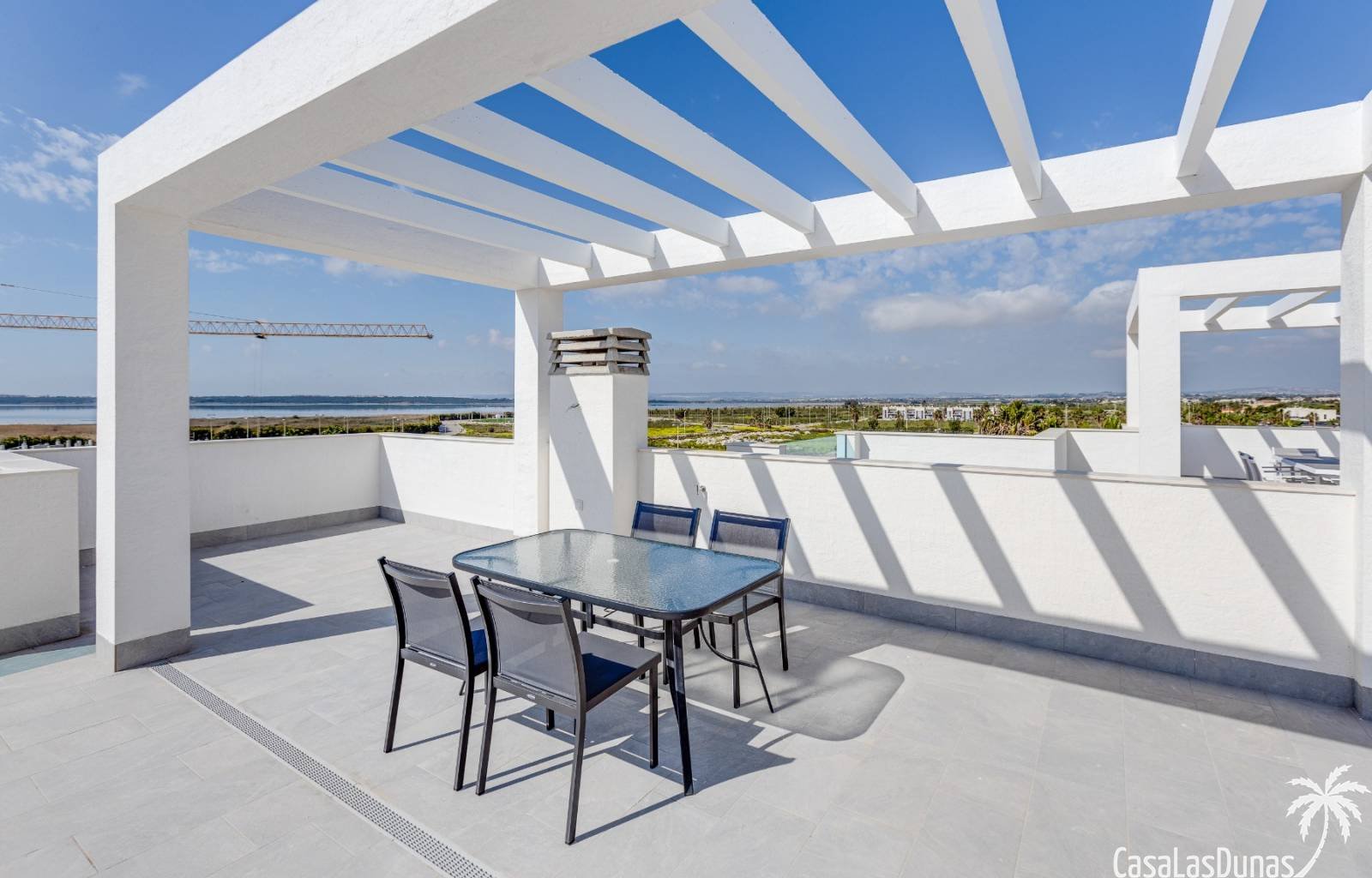 Oasis Beach XV ist ein Komplex von 130 Apartments, die die Wahl zwischen zwei oder drei Schlafzimmern und zwei Badezimmern haben, die um eine große G