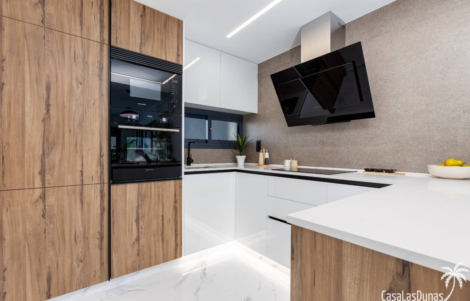 Oasis Beach XV ist ein Komplex von 130 Apartments, die die Wahl zwischen zwei oder drei Schlafzimmern und zwei Badezimmern haben, die um eine große G