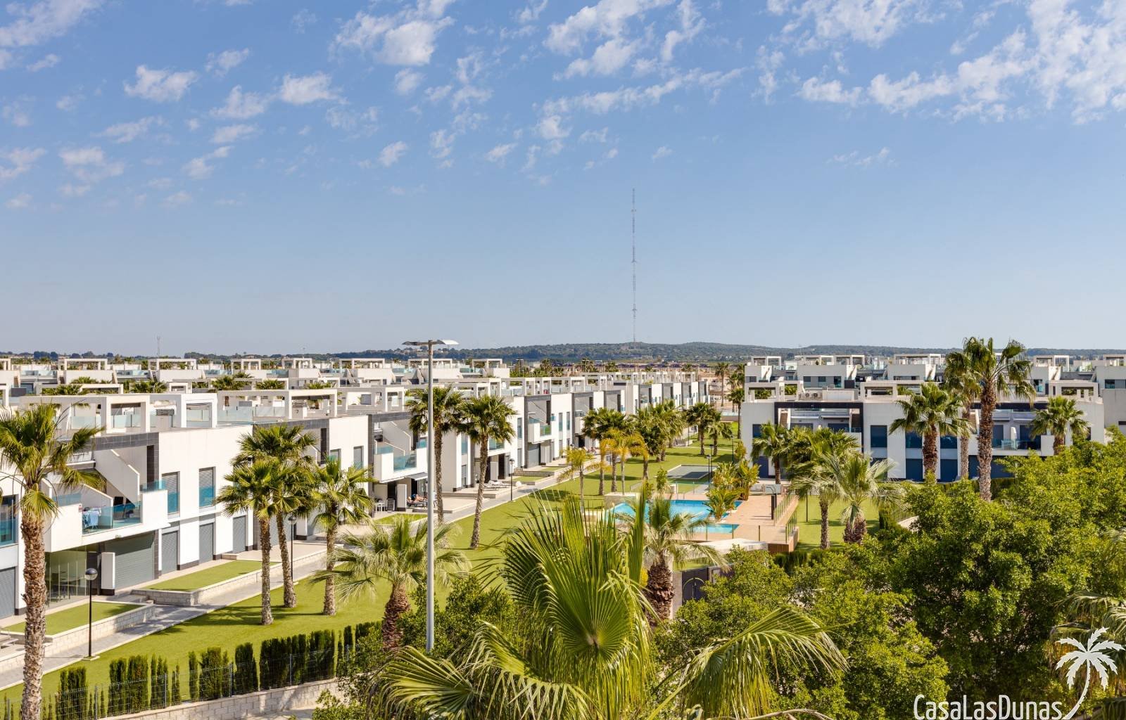 Oasis Beach XV ist ein Komplex von 130 Apartments, die die Wahl zwischen zwei oder drei Schlafzimmern und zwei Badezimmern haben, die um eine große G