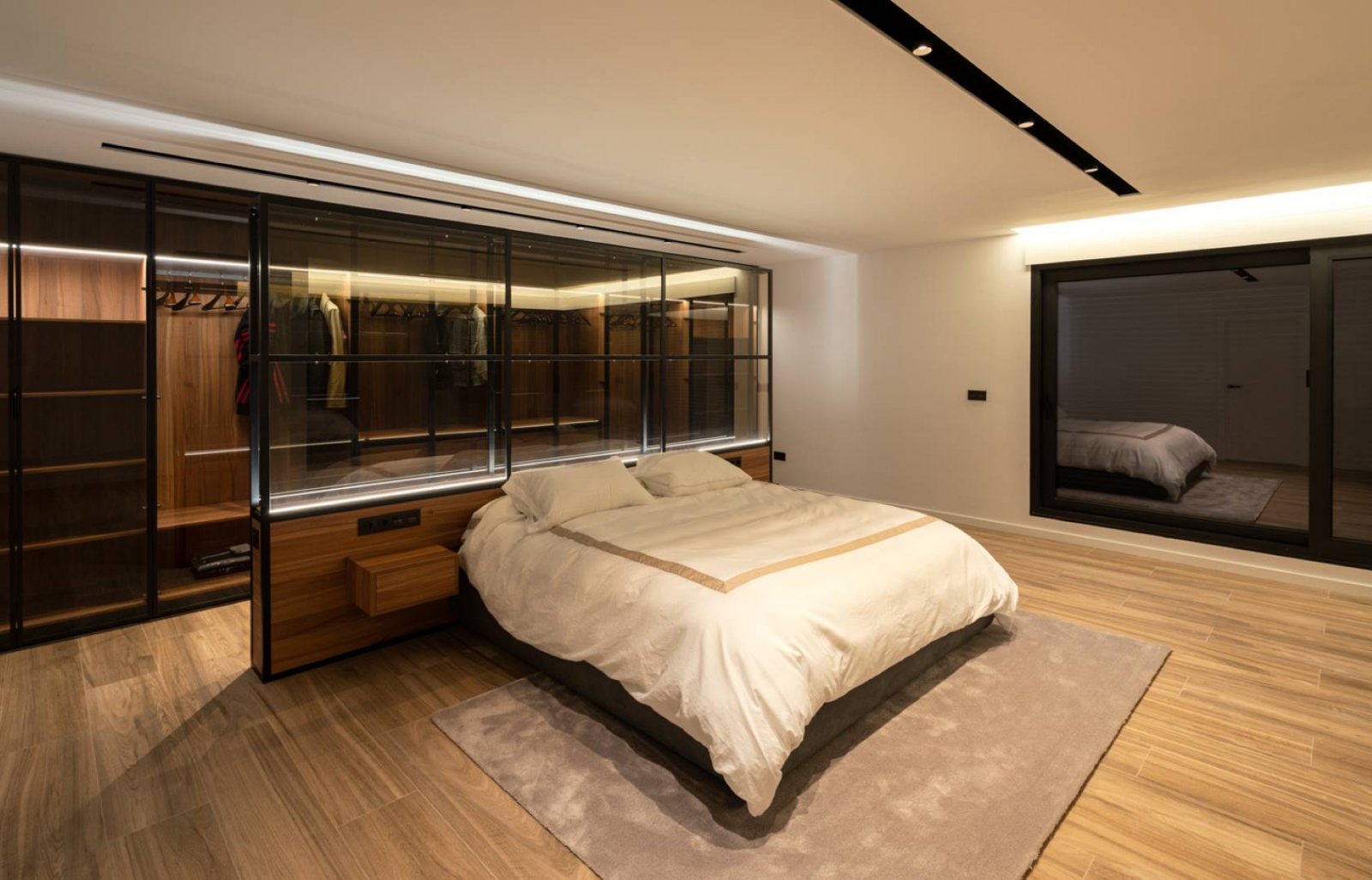 In der charmanten Stadt Molina de Segura gelegen, bietet dieser Wohnkomplex 34 unabhängige Häuser, die Komfort und Modernität vereinen. Die Immobilie