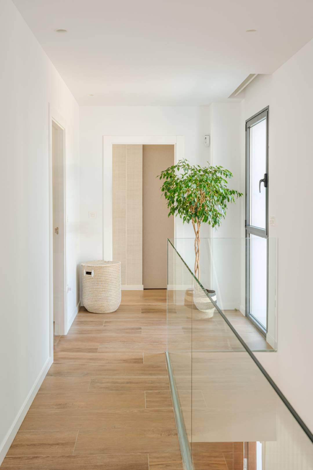 In der charmanten Stadt Molina de Segura gelegen, bietet dieser Wohnkomplex 34 unabhängige Häuser, die Komfort und Modernität vereinen. Die Immobilie