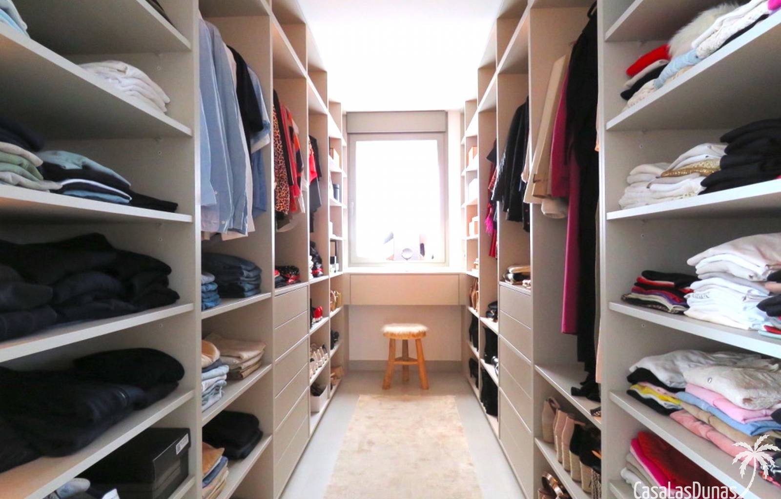  Luxusvilla-Schlüssel bereit!

 Komplett möblierte Villa in wunderschöner Lage in Ciudad Quesada. Diese Villa bietet einen wunderschönen Blick auf die