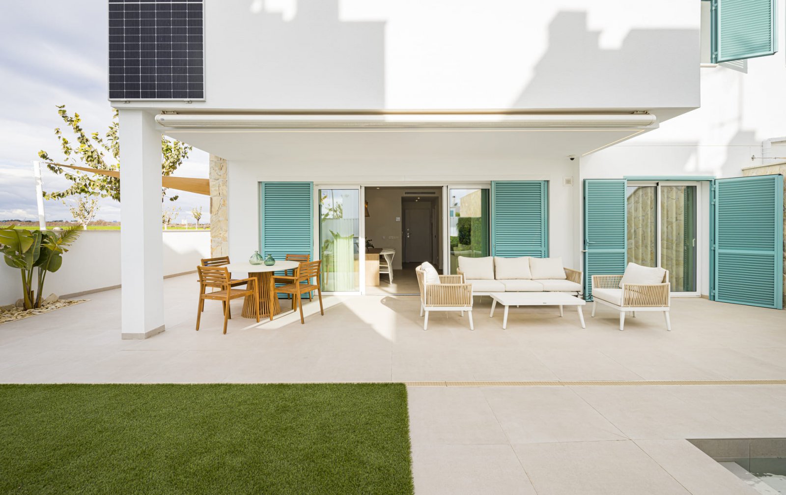  In der charmanten Gemeinde Pilar de la Horadada gelegen, bietet dieser Wohnkomplex eine Auswahl an hohen und niedrigen Bungalows, die für diejenigen 