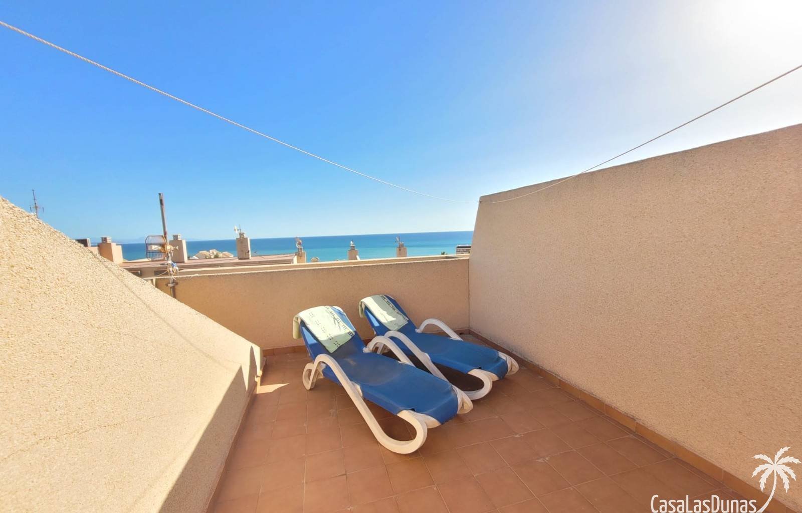 Dieses Ferienhaus im belebten Küstenort La Mata ist ein idealer Ausgangspunkt für einen erholsamen Urlaub. Mit seiner traditionellen spanischen Dekor