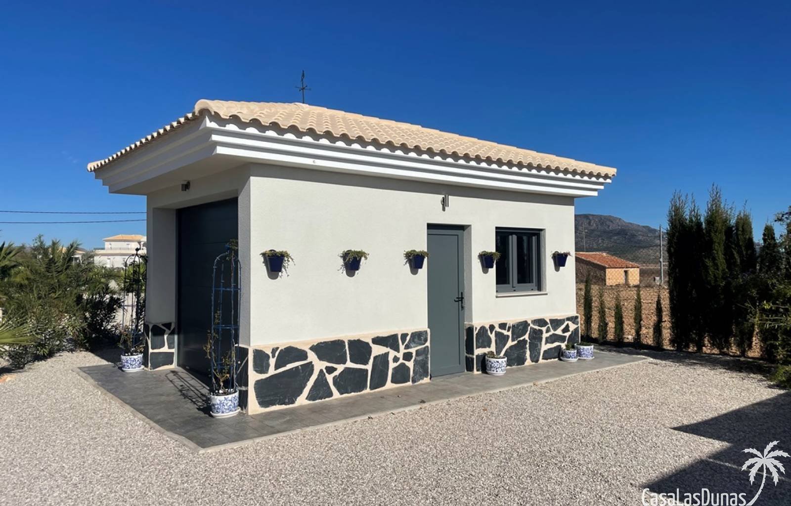 Bauen Sie Ihre eigene Traumvilla in Pinoso ! Es besteht die Möglichkeit, zwischen einem traditionellen Baustil und einem modernen Stil zu wählen. Das