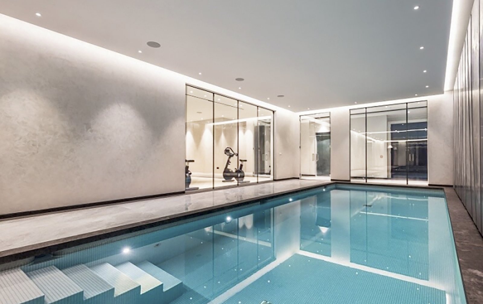 Im charmanten Ort Relleu gelegen, bietet dieser Wohnkomplex eine Vielzahl von Wohnoptionen, die sich an unterschiedliche Bedürfnisse anpassen. Mit in