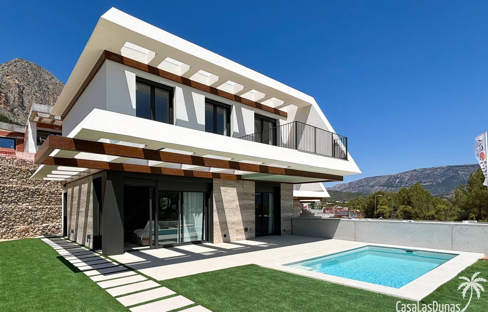 Polop:  Suchen Sie eine geräumige und moderne Villa mit Meerblick? Diese Häuser werden in Polop gebaut, einem Dorf in den Bergen in der Nähe von Benidorm. Si 