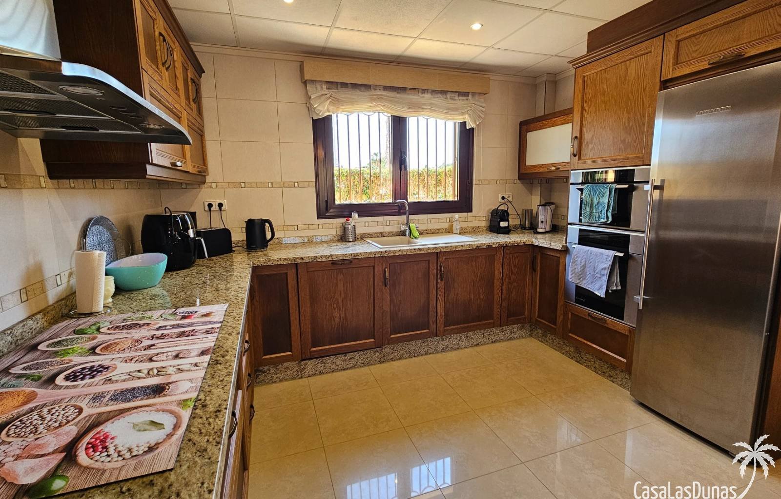 Wir sind stolz, Ihnen diese prächtige, perfekt gepflegte traditionelle spanische Villa anbieten zu können, die in einer prestigeträchtigen Gegend der