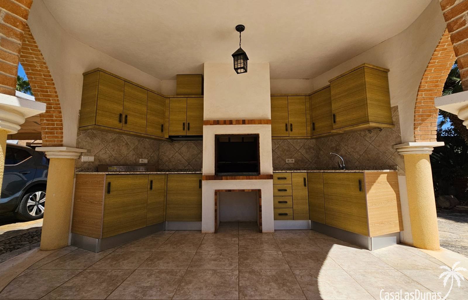 Wir sind stolz, Ihnen diese prächtige, perfekt gepflegte traditionelle spanische Villa anbieten zu können, die in einer prestigeträchtigen Gegend der