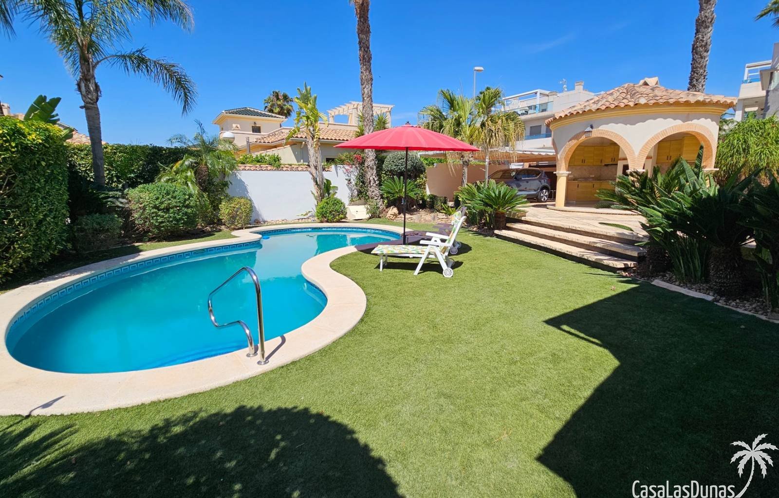 Wir sind stolz, Ihnen diese prächtige, perfekt gepflegte traditionelle spanische Villa anbieten zu können, die in einer prestigeträchtigen Gegend der