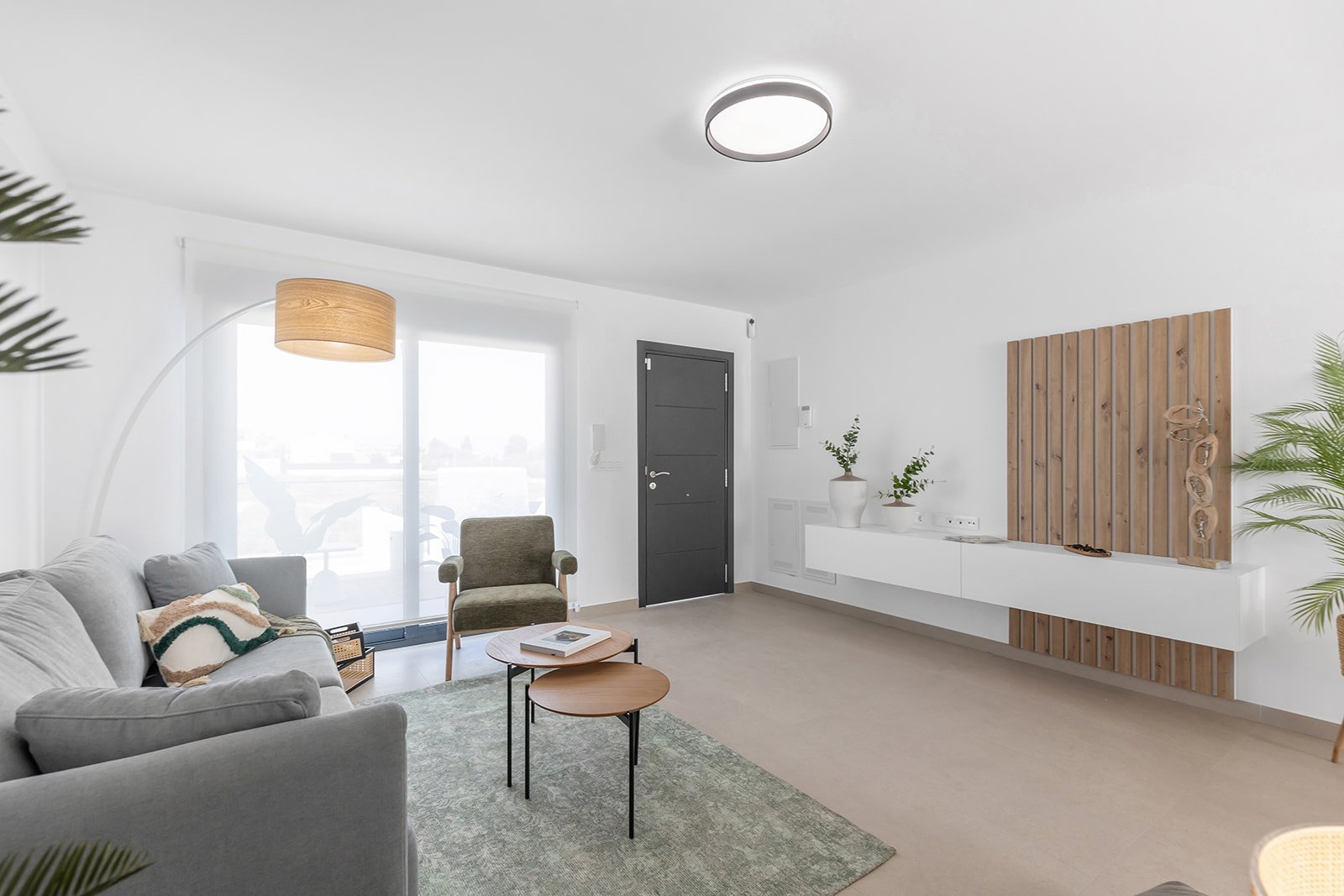 In der charmanten Ortschaft Rafal gelegen, bietet dieser Wohnkomplex eine exklusive Auswahl von 9 Reihenhäusern. Diese Immobilien sind so konzipiert,