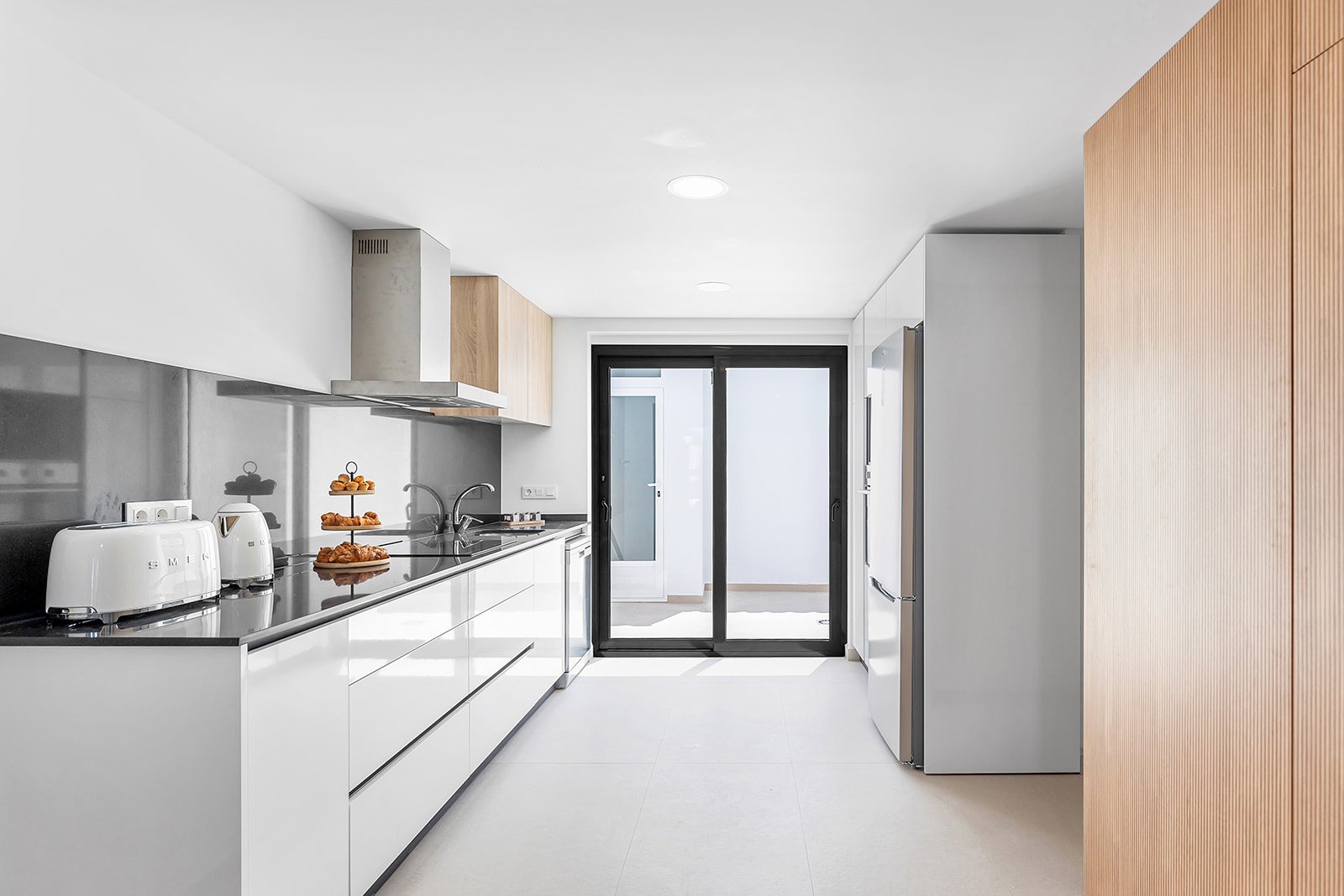 In der charmanten Ortschaft Rafal gelegen, bietet dieser Wohnkomplex eine exklusive Auswahl von 9 Reihenhäusern. Diese Immobilien sind so konzipiert,